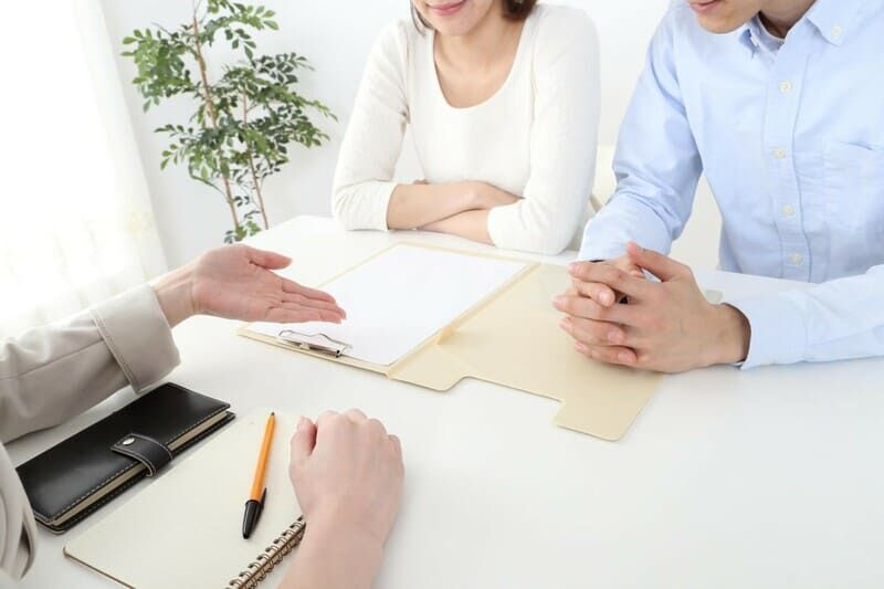 夫婦で悩みの相談   800