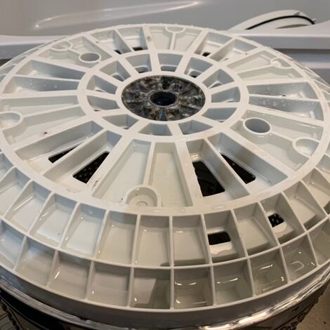 福岡で洗濯機の掃除ができる業者は完全分解し汚れを落とします。